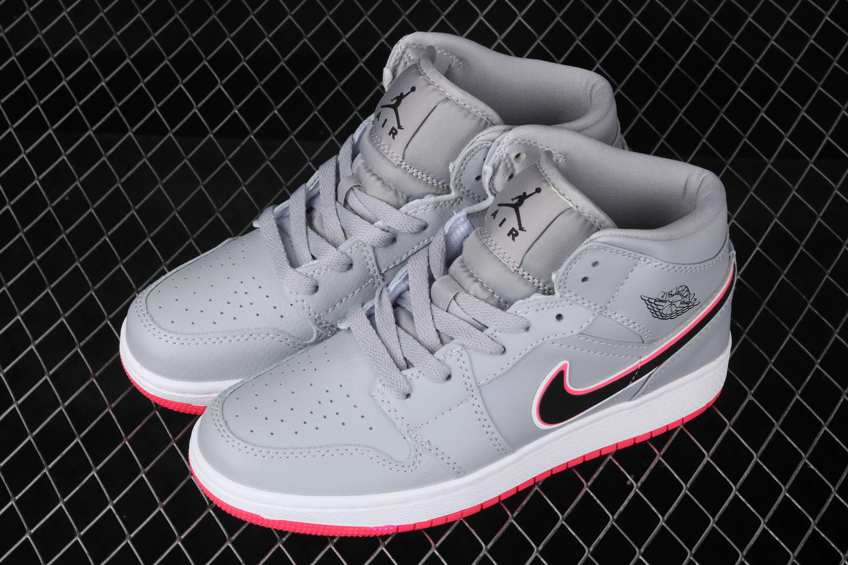All categories Air Jordan Jordan series basketball shoes Air Jordan 1 Mid Air Jordan 1 mid AJ1 Joe 1 mid gray red 555112-060
